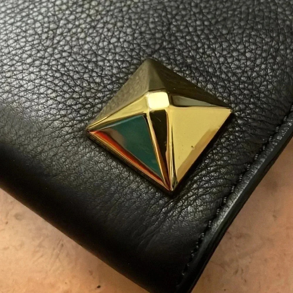 ๐HP๐ LINEA PELLE โจ Black Leather & Gold Stud Snake Reptile Embossed Zip Clutch - Picture 11 of 14